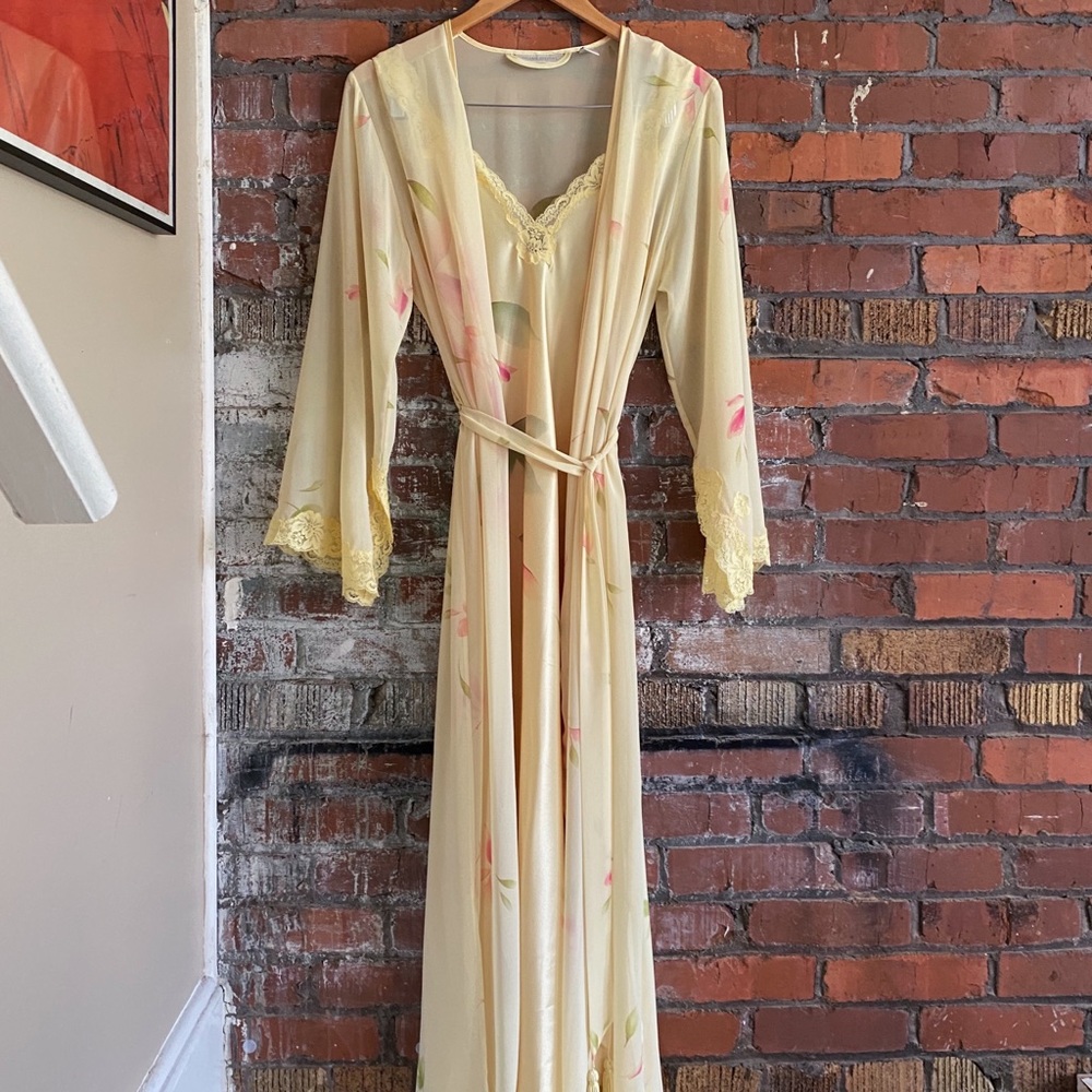 Rare Daisy Yellow Matching Lingerie Set Gown & Robe with Watercolor Floral Print